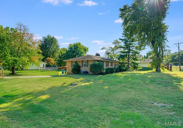 Photo 1 of Single family home for sale at 355 Glen Carbon Rd, Glen Carbon, IL 62034 | MLS# MIS26064474 | Listing updated on 2026-10-09