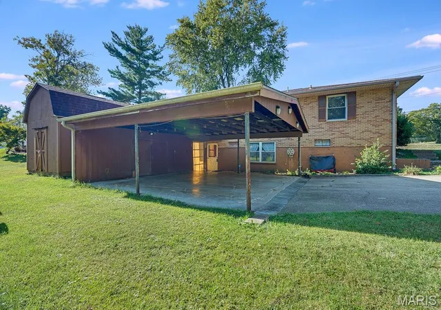 Photo 29 of Sale Pending at 355 Glen Carbon Rd, Glen Carbon, IL 62034 | MLS# MIS26064474 | Listing updated on 2026-10-22