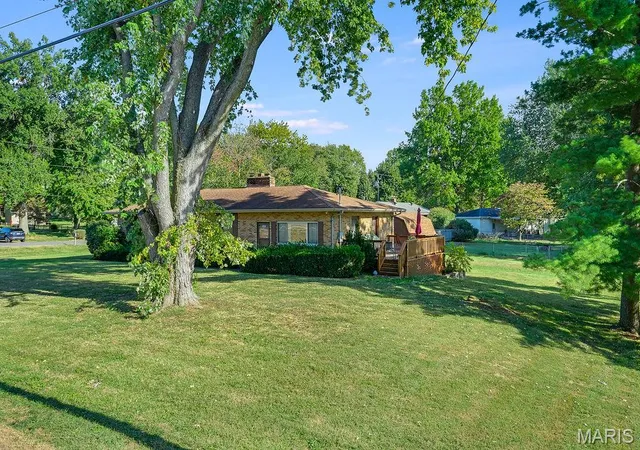 Photo 3 of Single family home for sale at 355 Glen Carbon Rd, Glen Carbon, IL 62034 | MLS# MIS26064474 | Listing updated on 2026-10-09