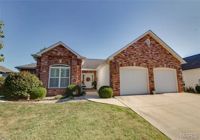 Photo 1 of Sale Pending at 4629 Wisteria Dr, Alton, IL 62002 | MLS# MIS26064478 | Listing updated on 2026-10-20