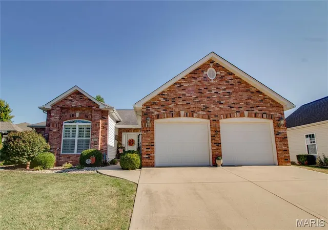Photo 3 of Sale Pending at 4629 Wisteria Dr, Alton, IL 62002 | MLS# MIS26064478 | Listing updated on 2026-10-20
