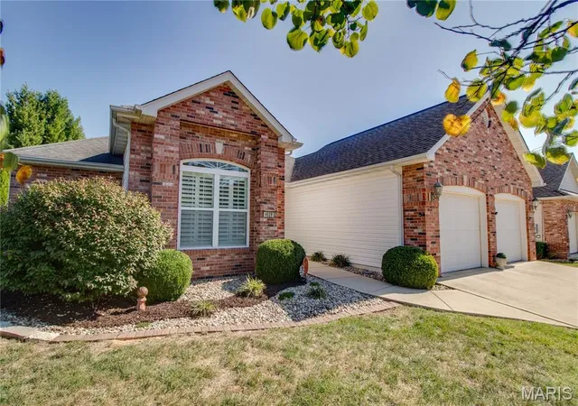 Photo 4 of Sale Pending at 4629 Wisteria Dr, Alton, IL 62002 | MLS# MIS26064478 | Listing updated on 2026-10-20