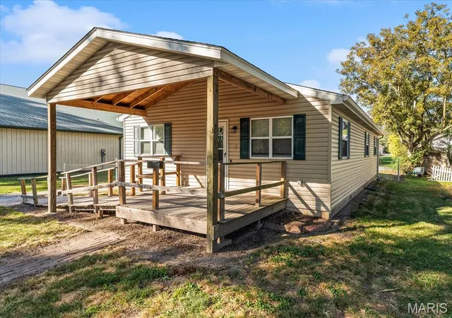 Photo 3 of Single family home for sale at 7 N Main St, Freeburg, IL 62243 | MLS# MIS26064479 | Listing updated on 2026-10-15