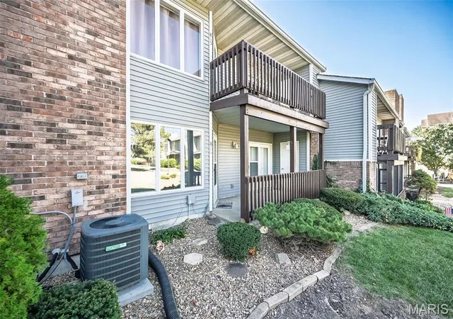 Photo 1 of Condo for sale at 811 King Dr #1C, Saint Charles, MO 63303 | MLS# MIS26064494 | Listing updated on 2026-10-15