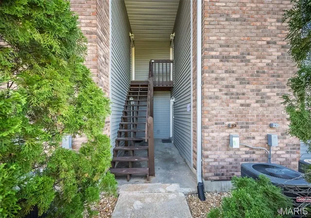 Photo 2 of Condo for sale at 811 King Dr #1C, Saint Charles, MO 63303 | MLS# MIS26064494 | Listing updated on 2026-10-15