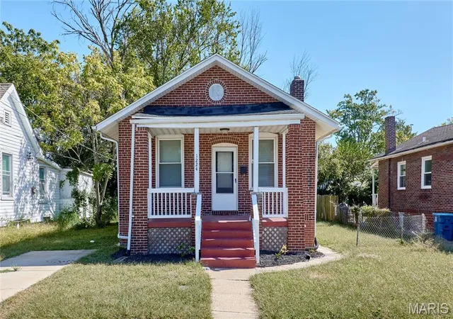 Single family home for sale at 1224 Griefield Pl, Saint Louis, MO 63133 | MLS# MIS26064497