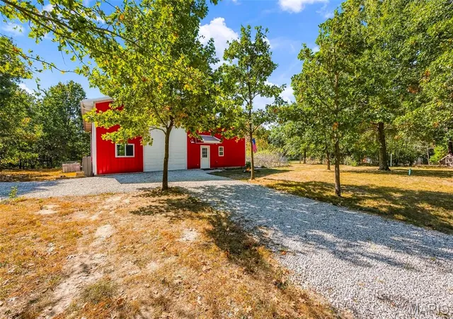 Photo 3 of Sale Pending at 11488 Links Rd, Marthasville, MO 63357 | MLS# MIS26064499 | Listing updated on 2026-10-20