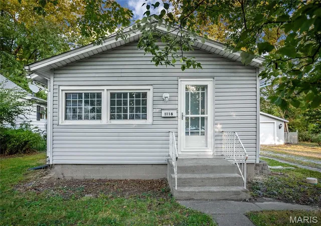 Photo 1 of Single family home for sale at 1116 Madison Ave, Edwardsville, IL 62025 | MLS# MIS26064501 | Listing updated on 2026-10-07