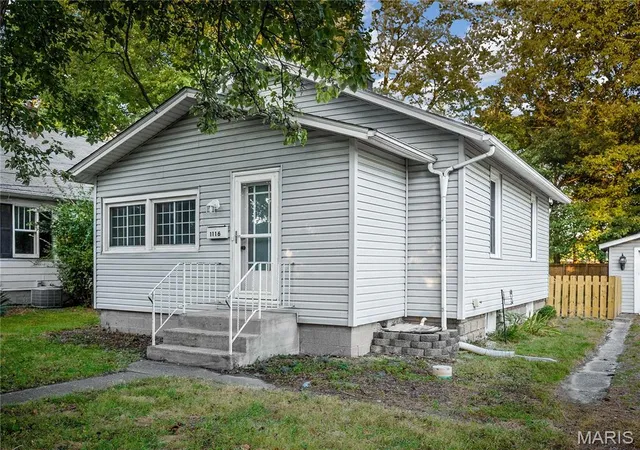 Photo 3 of Single family home for sale at 1116 Madison Ave, Edwardsville, IL 62025 | MLS# MIS26064501 | Listing updated on 2026-10-07