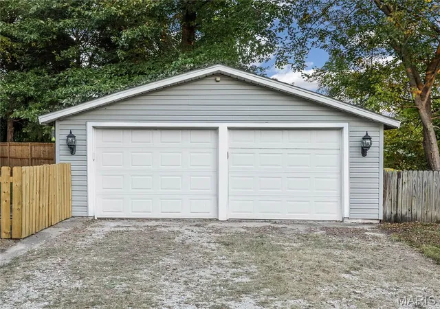 Photo 3 of Single family home for sale at 1116 Madison Ave, Edwardsville, IL 62025 | MLS# MIS26064501 | Listing updated on 2026-10-07
