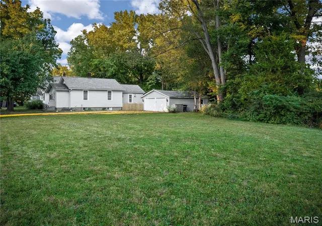 Photo 4 of Single family home for sale at 1116 Madison Ave, Edwardsville, IL 62025 | MLS# MIS26064501 | Listing updated on 2026-10-07