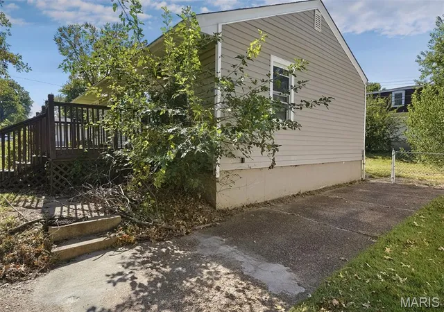 Photo 2 of Sale Pending at 4351 Boswell Ave, Saint Louis, MO 63134 | MLS# MIS26064506 | Listing updated on 2026-10-21