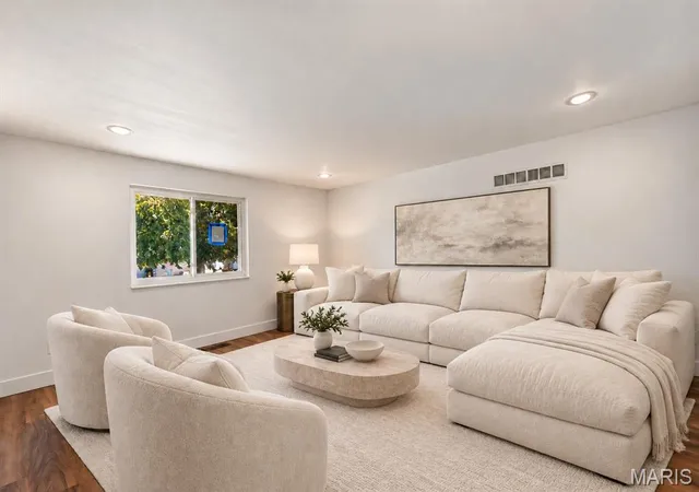 Photo 3 of Single family home for sale at 3106 Donnycave Ln, Maryland Heights, MO 63043 | MLS# MIS26064509 | Listing updated on 2026-10-09
