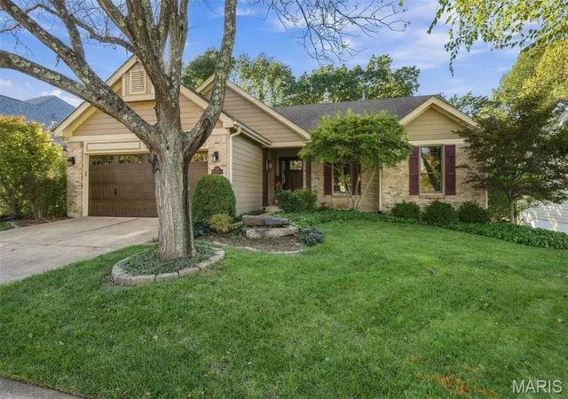 Photo 1 of Single family home for sale at 1118 Westrun Dr, Ballwin, MO 63021 | MLS# MIS26064510 | Listing updated on 2026-10-29