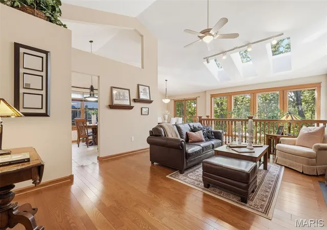 Photo 2 of Single family home for sale at 1118 Westrun Dr, Ballwin, MO 63021 | MLS# MIS26064510 | Listing updated on 2026-10-29