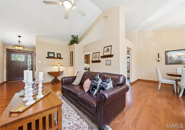 Photo 4 of Single family home for sale at 1118 Westrun Dr, Ballwin, MO 63021 | MLS# MIS26064510 | Listing updated on 2026-10-29