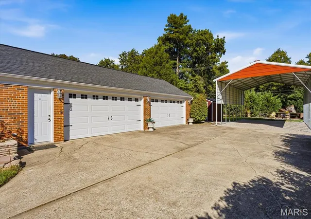 Photo 2 of Single family home for sale at 7 Gardenia Dr, Belleville, IL 62221 | MLS# MIS26064519 | Listing updated on 2026-10-31