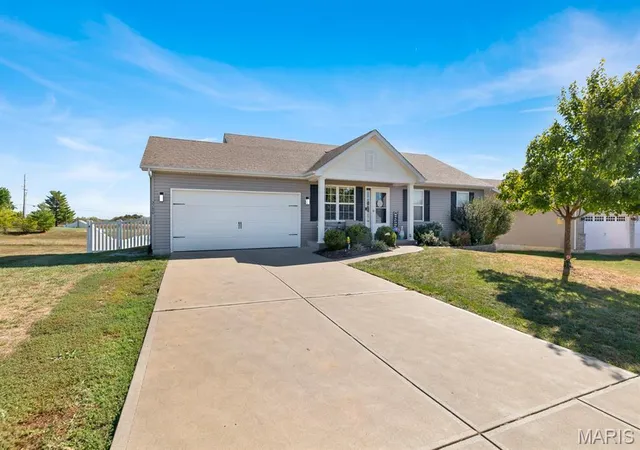 Photo 1 of Single family home for sale at 2180 Central Park Dr, Troy, MO 63379 | MLS# MIS26064520 | Listing updated on 2026-10-09
