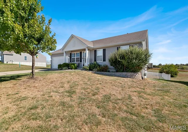 Photo 2 of Single family home for sale at 2180 Central Park Dr, Troy, MO 63379 | MLS# MIS26064520 | Listing updated on 2026-10-09