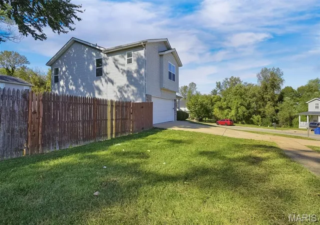 Photo 2 of Single family home for sale at 3957 Max Weich Pl, Florissant, MO 63033 | MLS# MIS26064522 | Listing updated on 2026-10-21