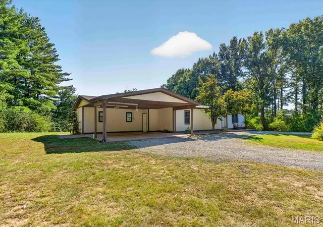 Photo 2 of Single family home for sale at 1358 Mule Rd, Columbia, IL 62236 | MLS# MIS26064524 | Listing updated on 2026-10-13
