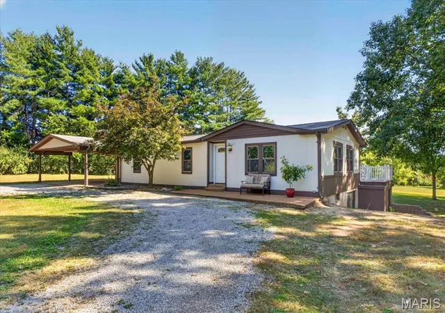 Photo 3 of Single family home for sale at 1358 Mule Rd, Columbia, IL 62236 | MLS# MIS26064524 | Listing updated on 2026-10-13