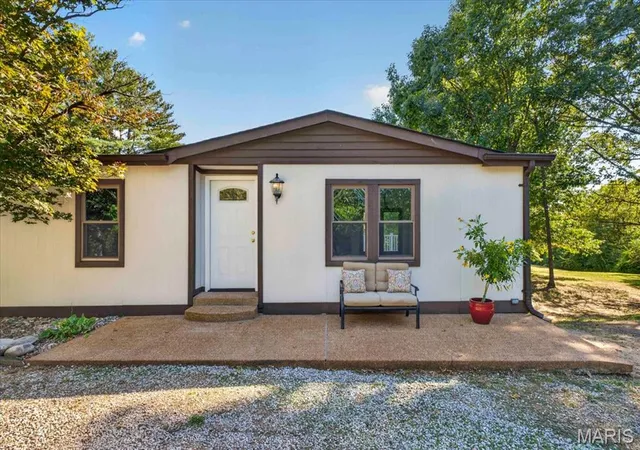 Photo 3 of Sale Pending at 1358 Mule Rd, Columbia, IL 62236 | MLS# MIS26064524 | Listing updated on 2026-10-18