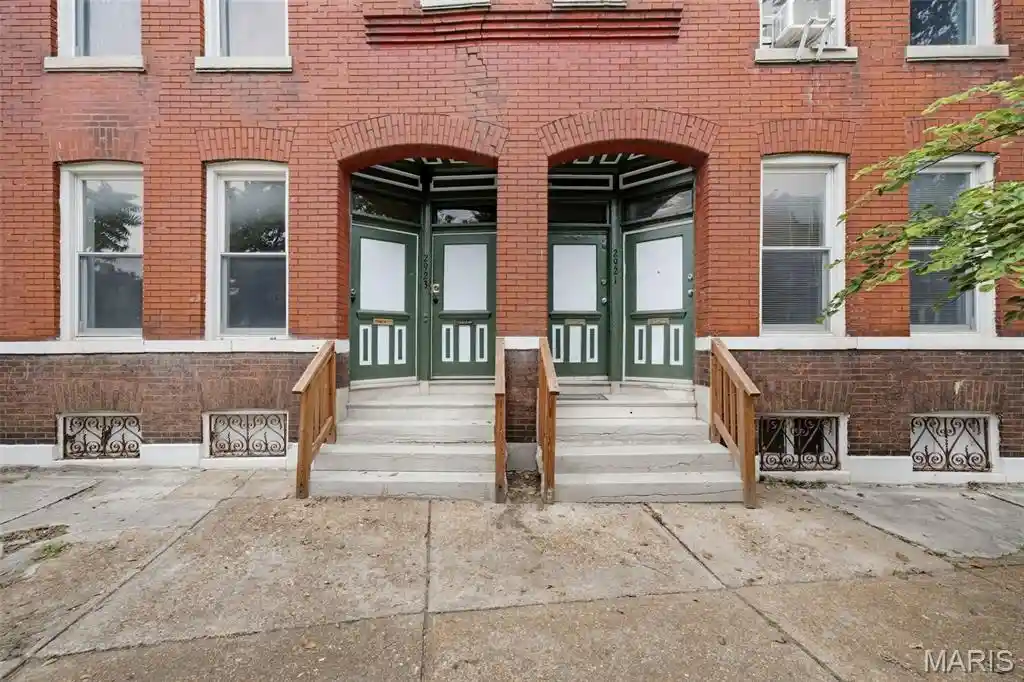 Listing Photo 2 - Condo for sale in 2921 Pennsylvania Ave located at 2921 Pennsylvania Ave, Saint Louis, MO 63118 - Unit 2921 Pennsylvania Ave