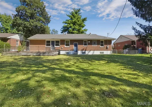 Photo 2 of Single family home for sale at 67 S Floridale Dr, Saint Louis, MO 63135 | MLS# MIS26064536 | Listing updated on 2026-10-21