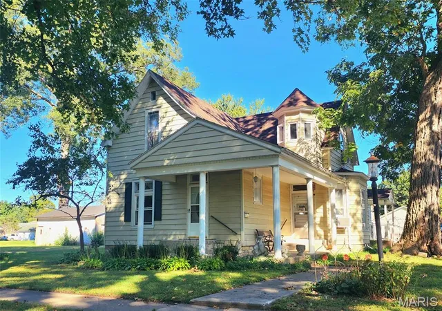 Photo 1 of Single family home for sale at 114 7th Street, Carrollton, IL 62016 | MLS# MIS26064537 | Listing updated on 2026-10-09