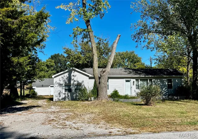 Photo 1 of Single family home for sale at 6521 Ll Rd, Red Bud, IL 62278 | MLS# MIS26064540 | Listing updated on 2026-10-18