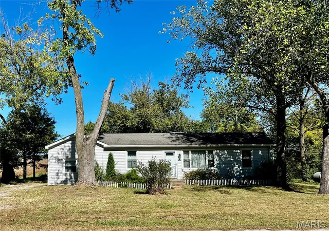 Photo 2 of Single family home for sale at 6521 Ll Rd, Red Bud, IL 62278 | MLS# MIS26064540 | Listing updated on 2026-10-18