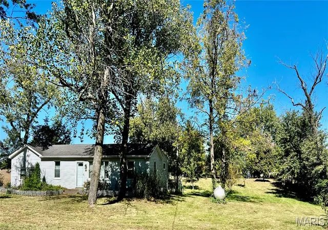 Photo 3 of Single family home for sale at 6521 Ll Rd, Red Bud, IL 62278 | MLS# MIS26064540 | Listing updated on 2026-10-18