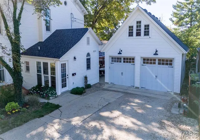 Photo 3 of Single family home for sale at 105 W Madison St, Vandalia, IL 62471 | MLS# MIS26064541 | Listing updated on 2026-10-07