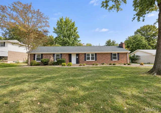 Single family home for sale at 10 Tumbleweed Dr, Belleville, IL 62221 | MLS# MIS26064542