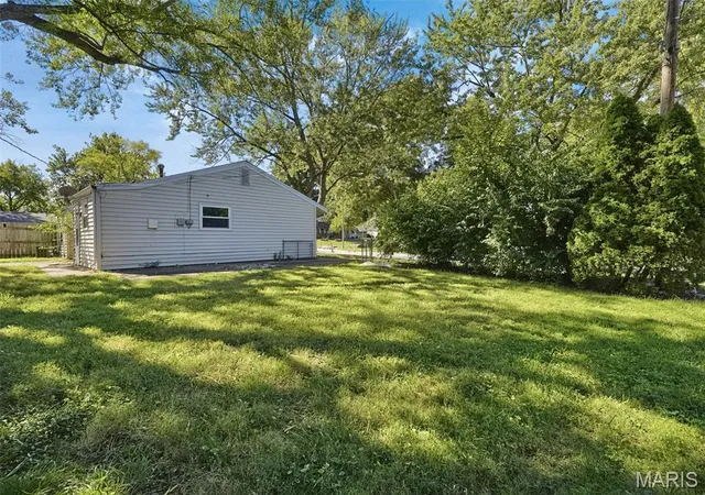 Photo 3 of Single family home for sale at 2460 Grants Pkwy, Florissant, MO 63031 | MLS# MIS26064543 | Listing updated on 2026-10-10