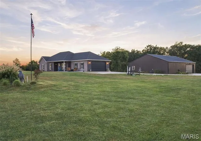 Photo 2 of Single family home for sale at 526 Luechtefeld Farm Dr, Leslie, MO 63056 | MLS# MIS26064545 | Listing updated on 2026-10-20