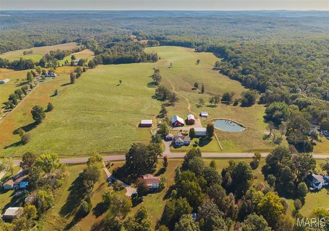 Photo 2 of Single family home for sale at 2527 Hwy Jj, Bourbon, MO 65441 | MLS# MIS26064546 | Listing updated on 2026-10-09