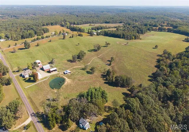 Photo 3 of Single family home for sale at 2527 Hwy Jj, Bourbon, MO 65441 | MLS# MIS26064546 | Listing updated on 2026-10-09