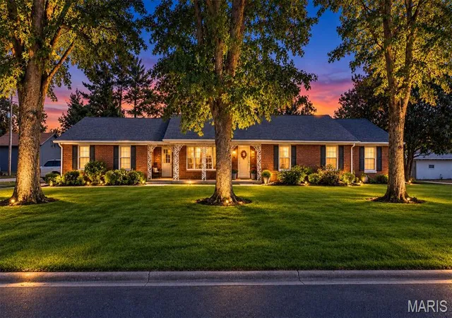 Photo 1 of Sale Pending at 728 S Moore St, Nashville, IL 62263 | MLS# MIS26064550 | Listing updated on 2026-10-12