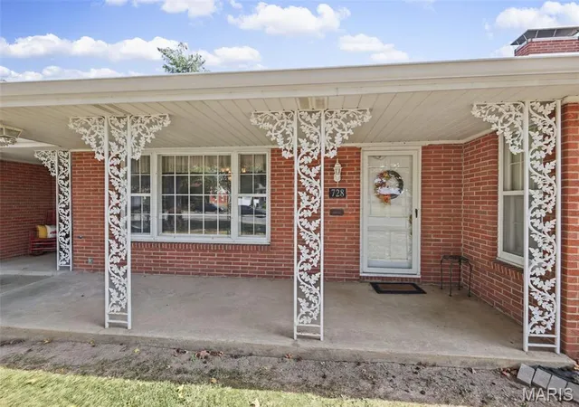 Photo 3 of Sale Pending at 728 S Moore St, Nashville, IL 62263 | MLS# MIS26064550 | Listing updated on 2026-10-12