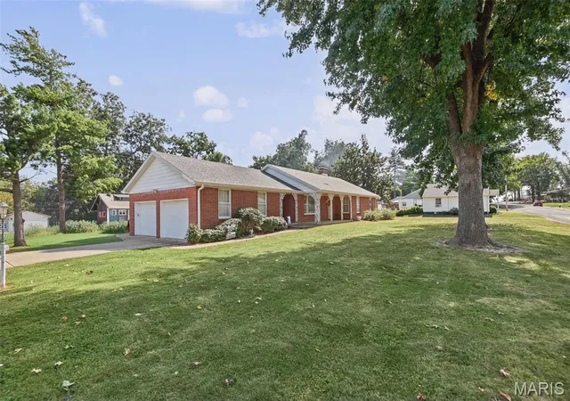 Photo 4 of Sale Pending at 728 S Moore St, Nashville, IL 62263 | MLS# MIS26064550 | Listing updated on 2026-10-12