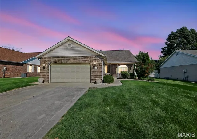 Single family home for sale at 2255 Glenfield Dr, Belleville, IL 62221 | MLS# MIS26064563