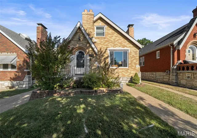 Photo 1 of Single family home for sale at 6989 Hillsland Ave, Saint Louis, MO 63109 | MLS# MIS26064564 | Listing updated on 2026-10-19