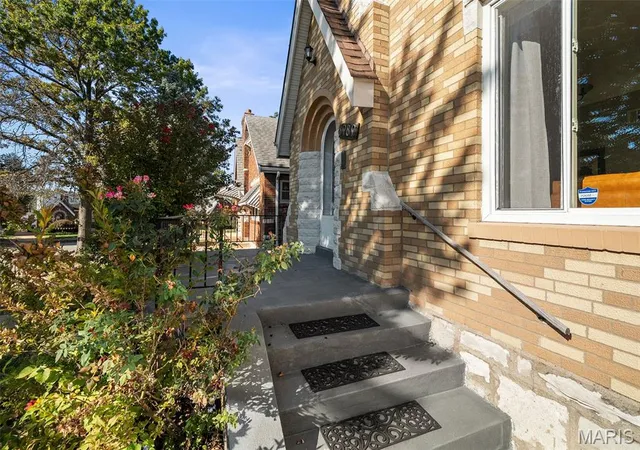 Photo 2 of Single family home for sale at 6989 Hillsland Ave, Saint Louis, MO 63109 | MLS# MIS26064564 | Listing updated on 2026-10-19