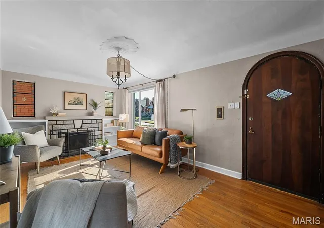 Photo 3 of Single family home for sale at 6989 Hillsland Ave, Saint Louis, MO 63109 | MLS# MIS26064564 | Listing updated on 2026-10-19