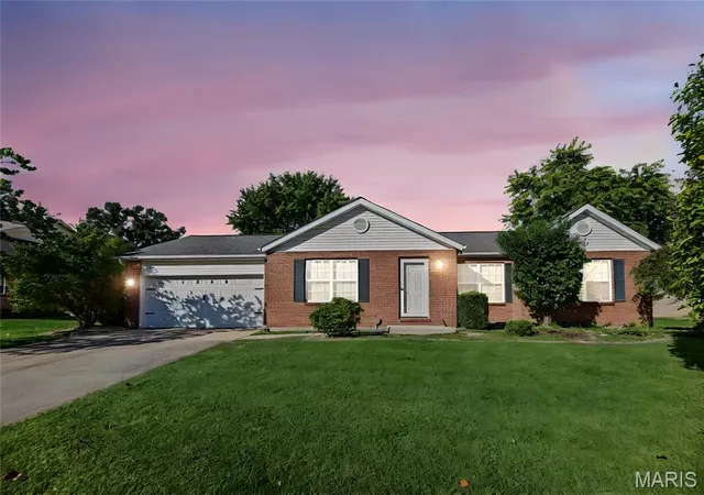 Photo 2 of Single family home for sale at 2800 Timberline Dr, Belleville, IL 62226 | MLS# MIS26064565 | Listing updated on 2026-10-07