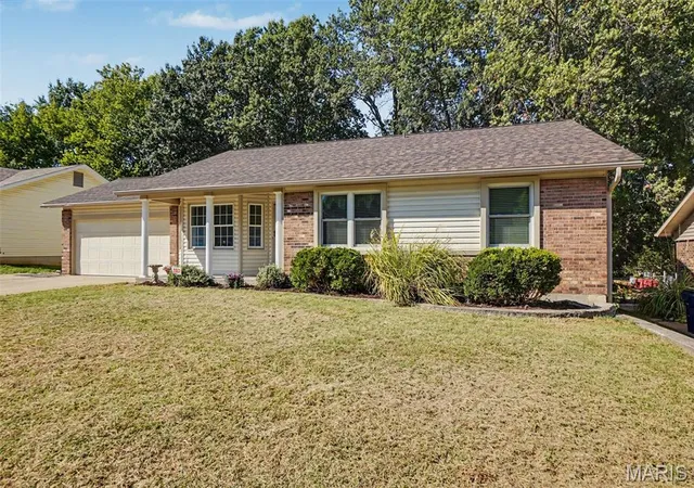 Photo 3 of Single family home for sale at 1607 Treetop Dr, Saint Charles, MO 63303 | MLS# MIS26064578 | Listing updated on 2026-10-09