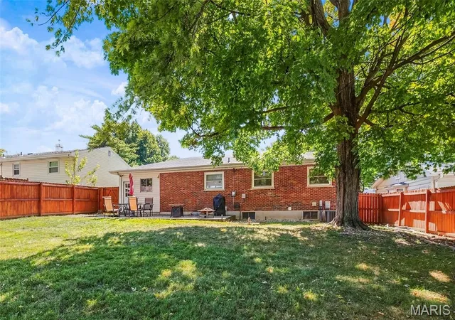 Photo 1 of Single family home for sale at 209 S Pam Ave, Saint Charles, MO 63301 | MLS# MIS26064585 | Listing updated on 2026-10-08