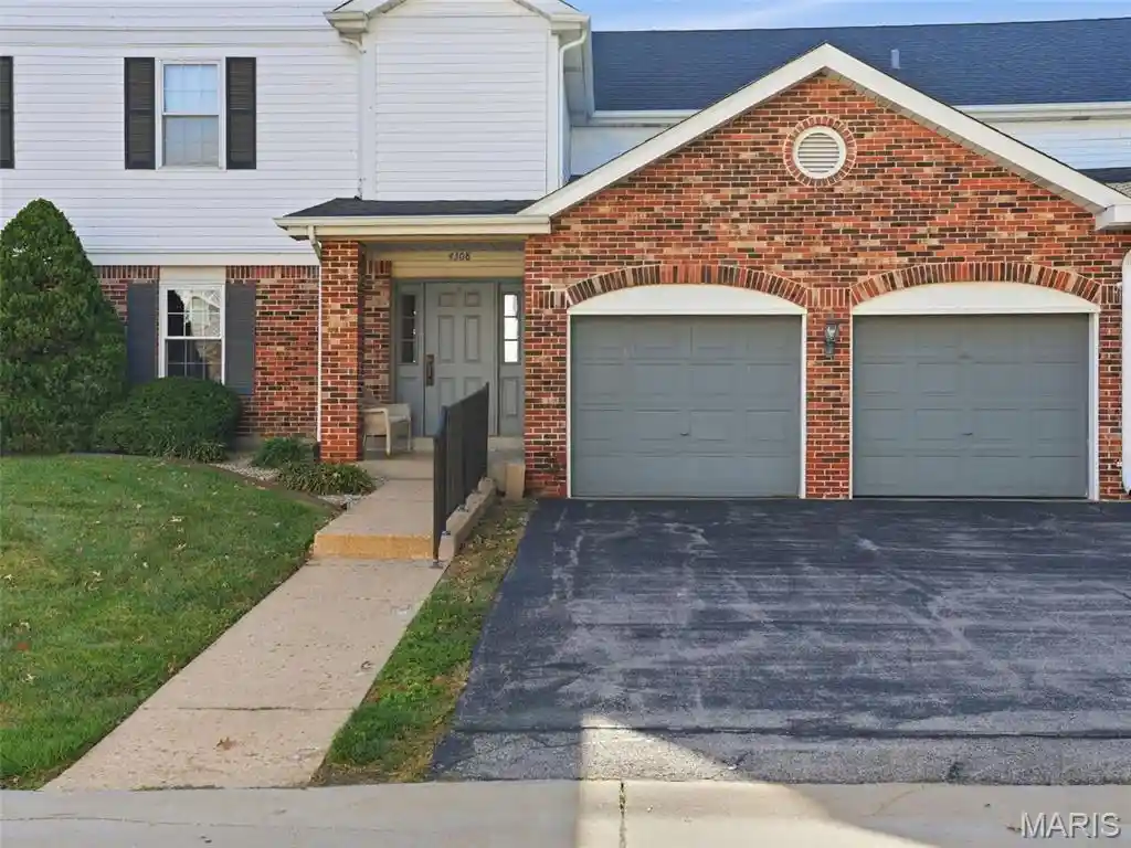 Listing Photo 2 - Condo for sale in 4308 Sunridge Dr located at 4308 Sunridge Dr, St. Louis, MO 63125 - Unit 4308 Sunridge Dr